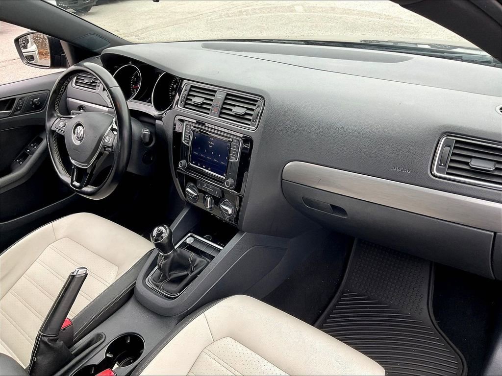 Used 2016 Volkswagen Jetta Sport image 13