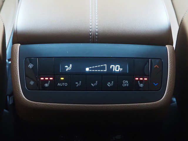 Used 2024 Nissan Pathfinder Platinum FWD image 31