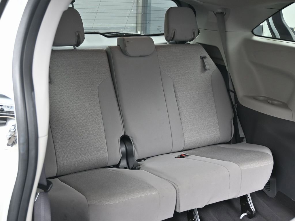 Used 2024 Toyota Sienna LE image 32