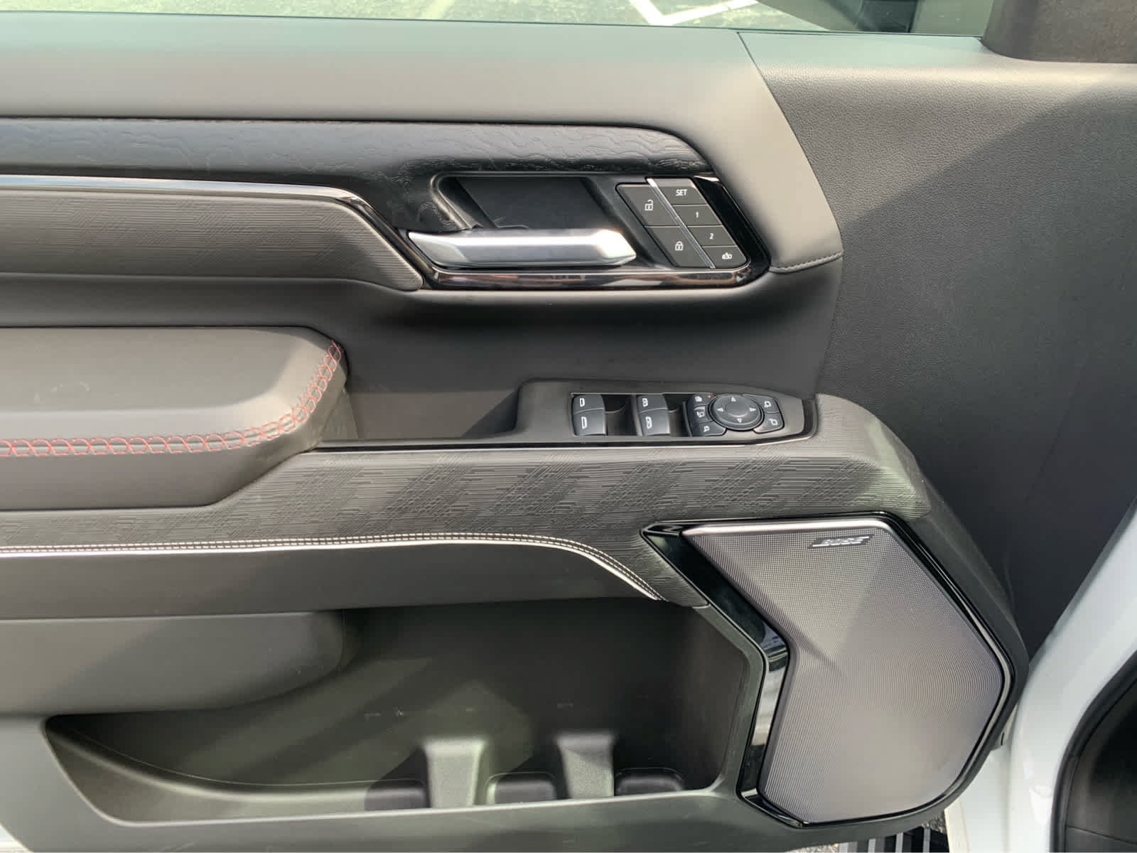 Used 2025 GMC Sierra 2500 AT4X AWD/4WD image 13