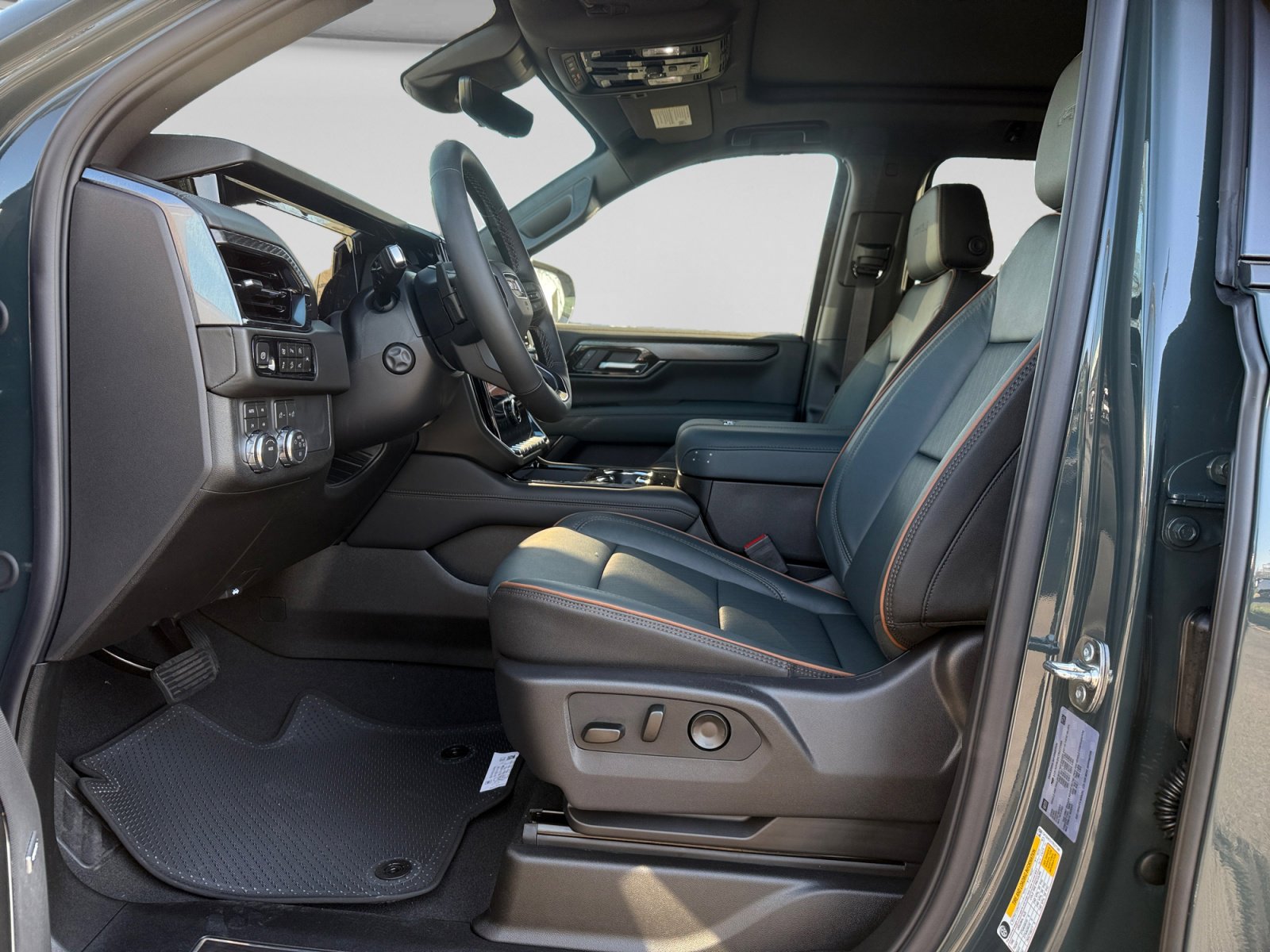 New 2026 GMC Yukon XL AT4 w/ AT4 Premium Package AWD/4WD image 10