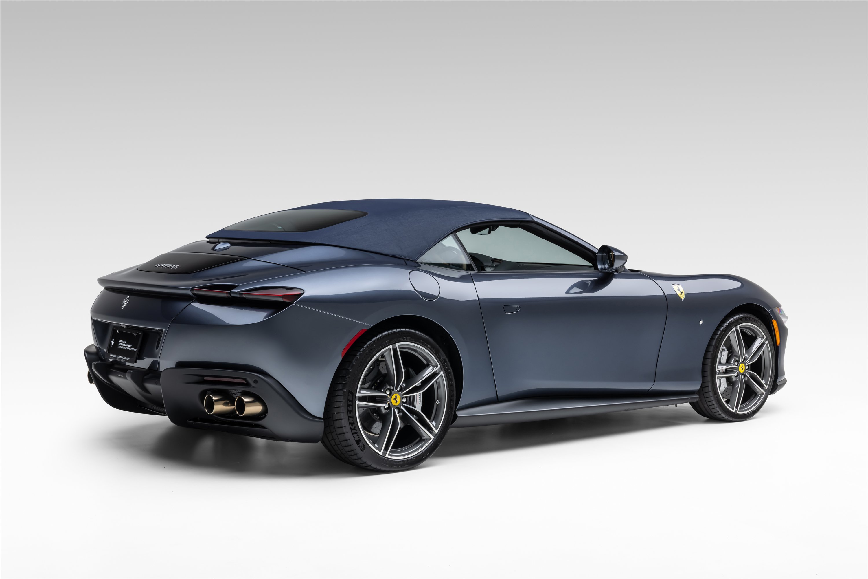 Used 2025 Ferrari Roma Spider RWD image 8