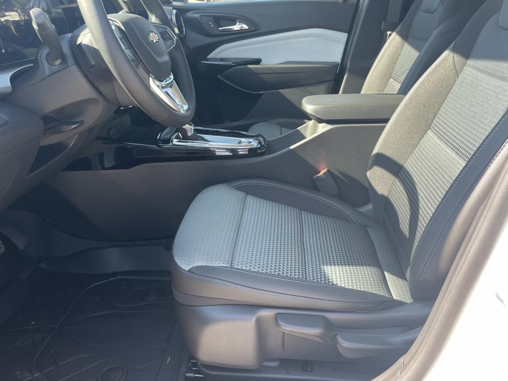 New 2026 Chevrolet Trax LT w/ Sunroof Package FWD image 13