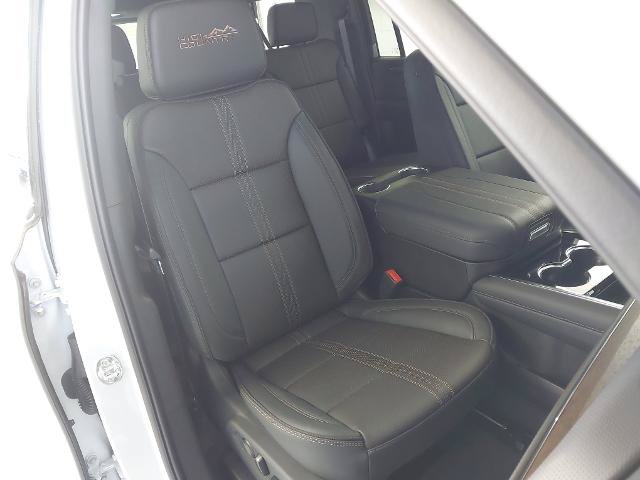 New 2026 Chevrolet Suburban High Country w/ Sun And Tow Package AWD/4WD image 28
