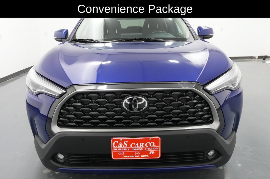Used 2022 Toyota Corolla Cross XLE w/ Convenience Package AWD/4WD image 2