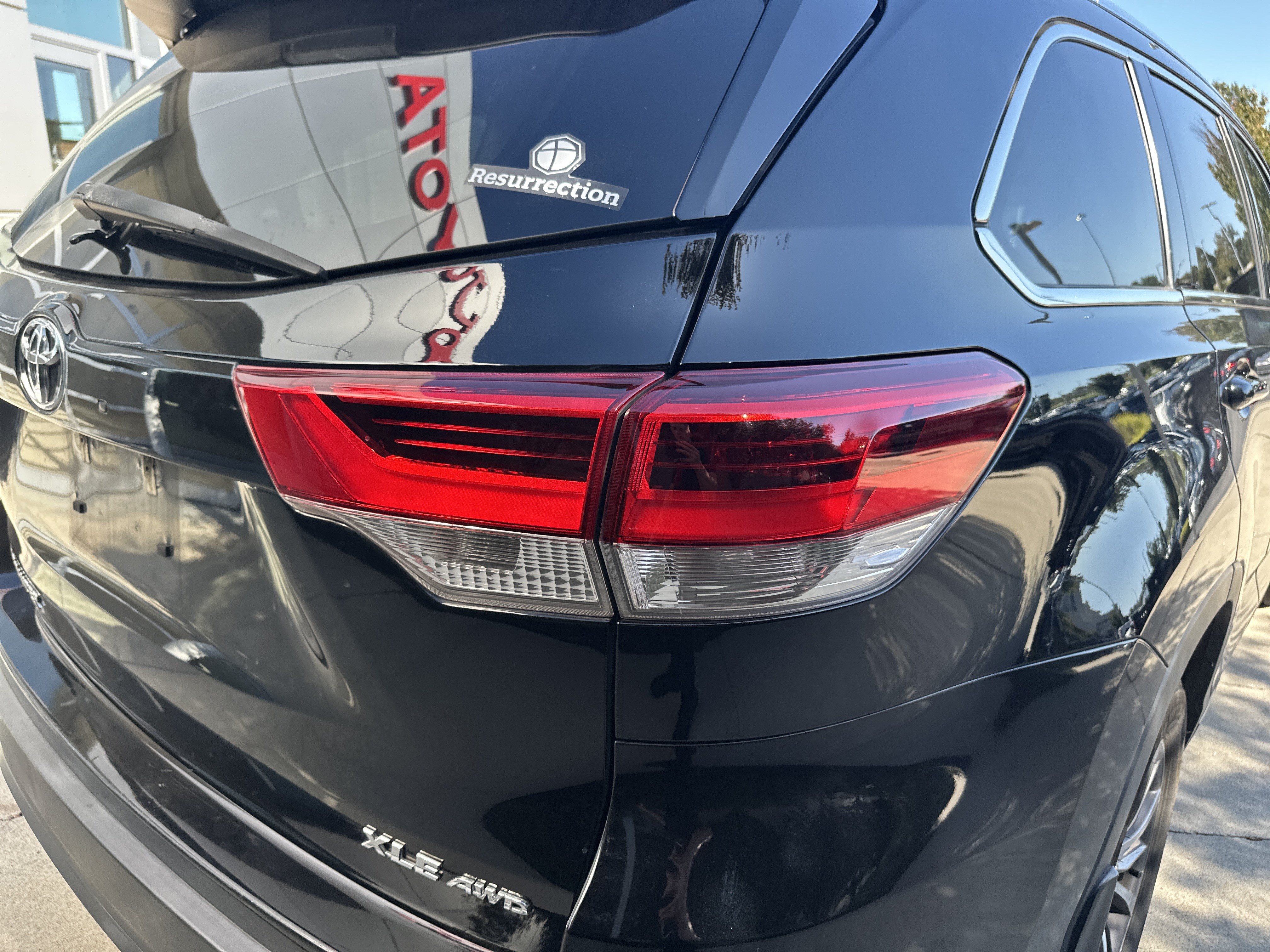 Used 2019 Toyota Highlander XLE AWD/4WD image 12
