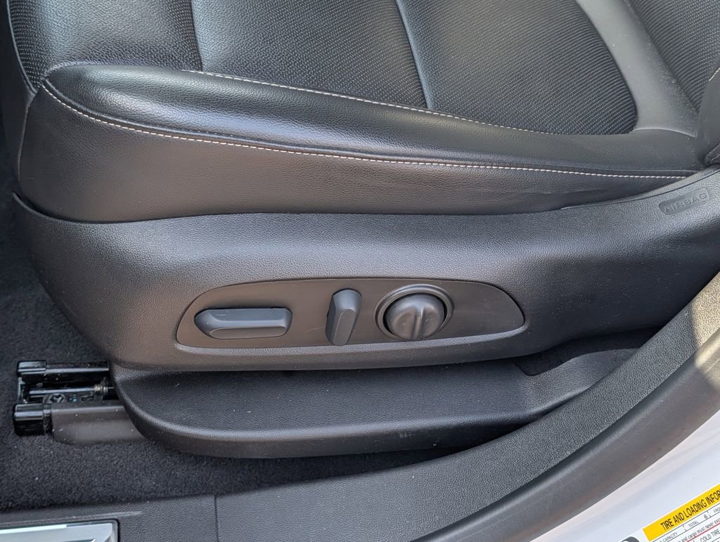 Used 2023 GMC Acadia SLT w/ Technology Package image 13