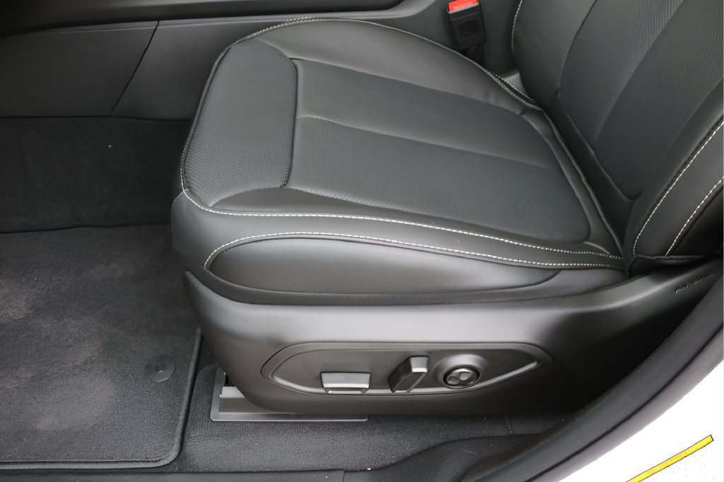 New 2027 Jeep Grand Cherokee Limited AWD/4WD image 13