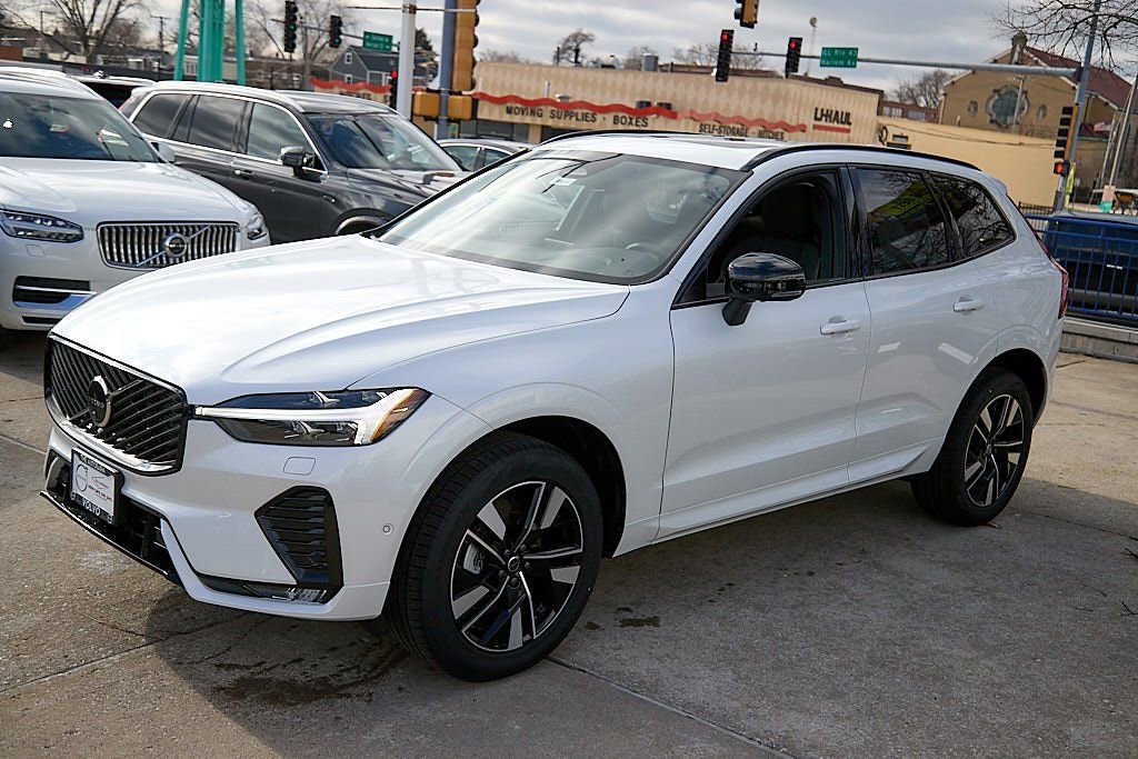 New 2026 Volvo XC60 B5 Plus w/ Climate Package image 6