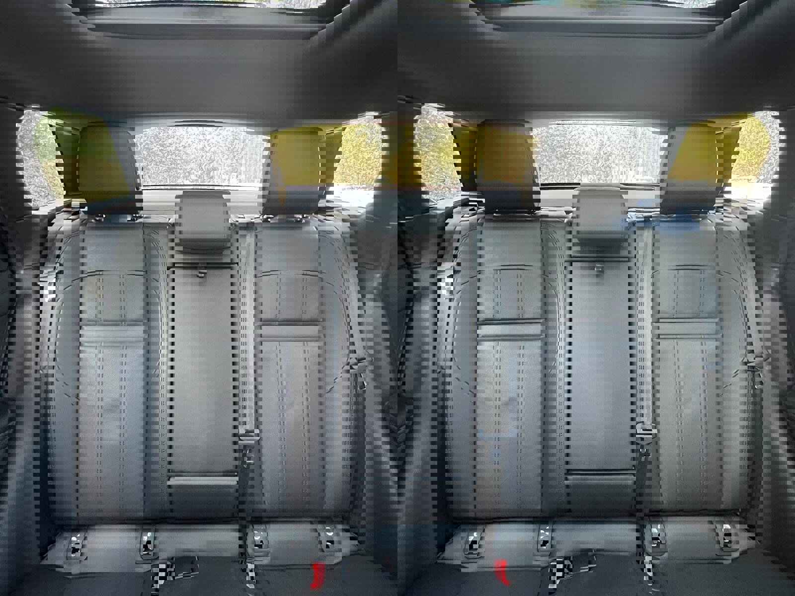 Used 2023 Land Rover Range Rover Evoque R-Dynamic SE image 18