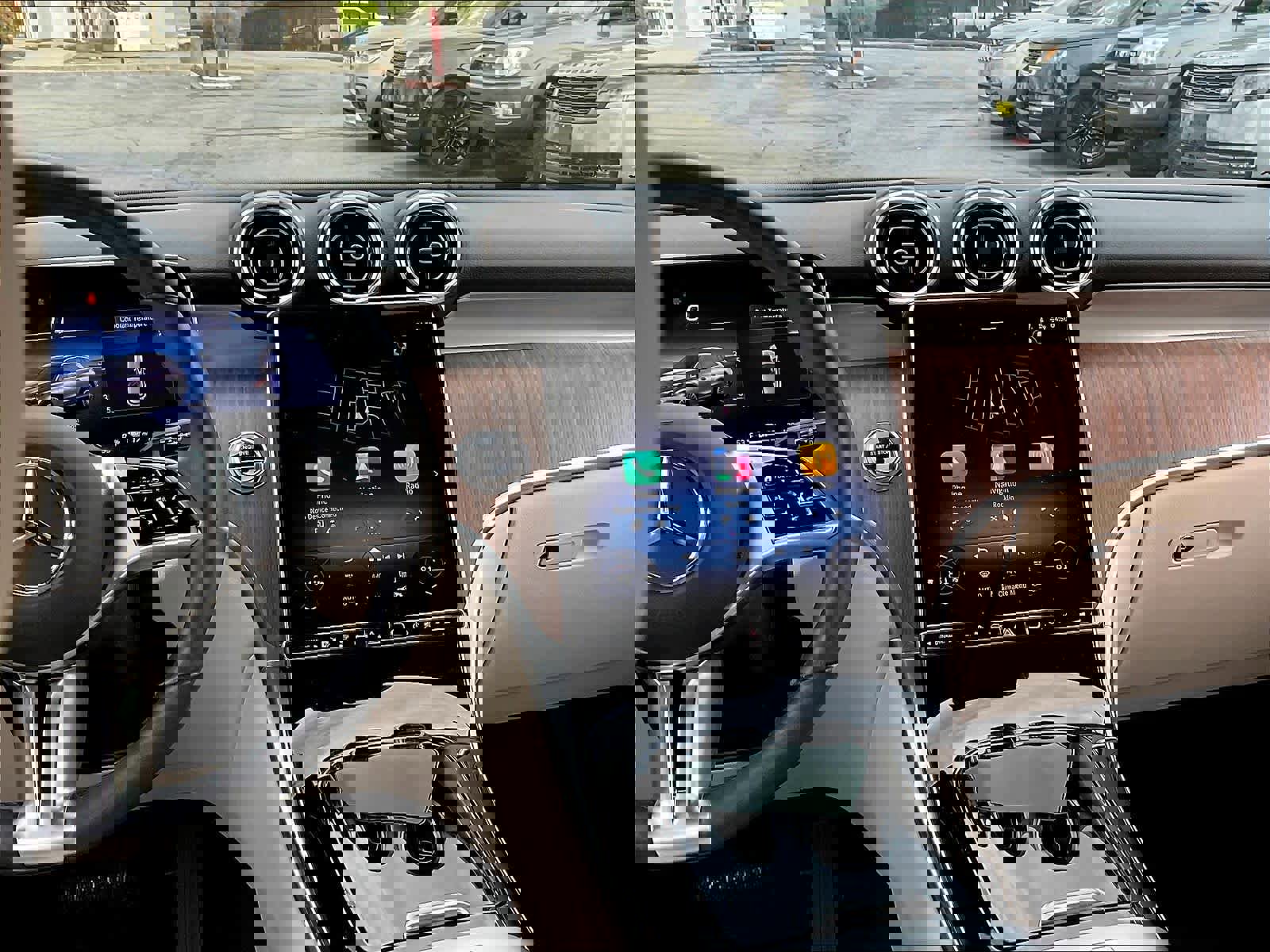 Used 2025 Mercedes-Benz GLC 350e 4MATIC image 8