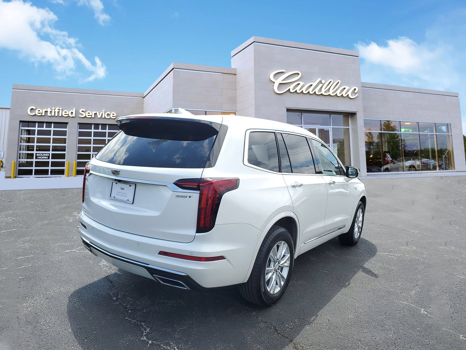 Used 2024 Cadillac XT6 Luxury w/ LPO, Floor Liner Package AWD/4WD image 3