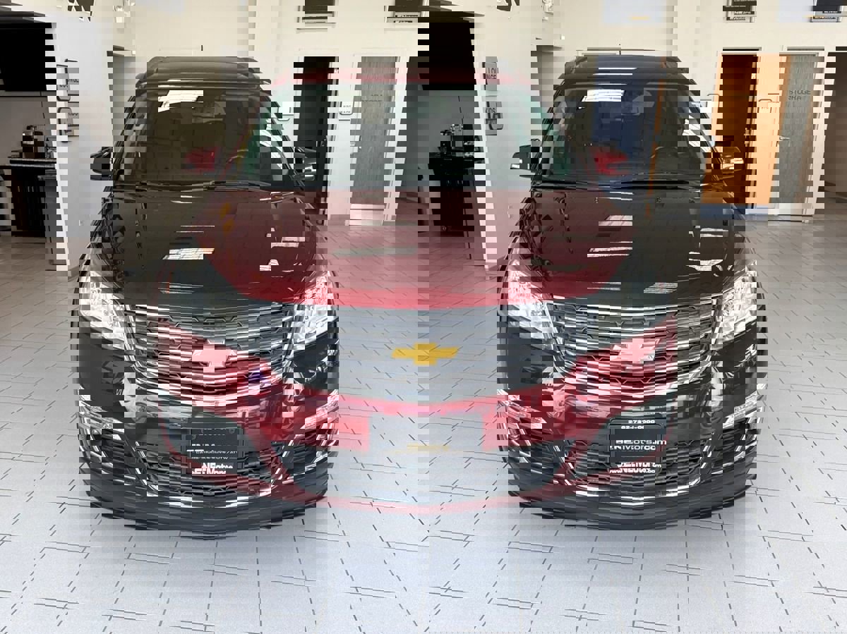 Used 2015 Chevrolet Traverse LT w/ Style and Technology Package image 3