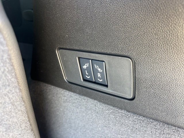 New 2025 Cadillac XT6 Luxury image 6