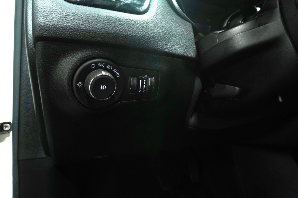 Used 2018 Jeep Compass Limited w/ Safe & Security Group AWD/4WD image 21