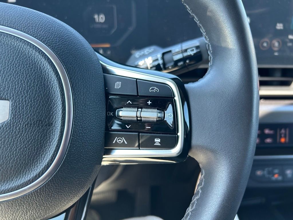 Certified 2025 Kia Carnival SX image 18