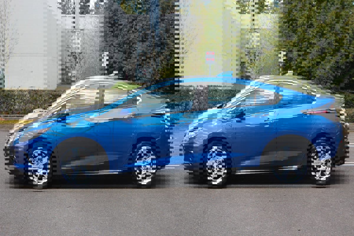 Used 2016 Chevrolet Volt LT image 2