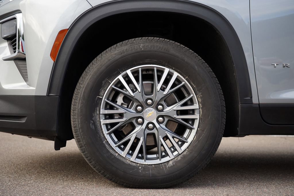 Used 2025 Chevrolet Traverse LT image 34