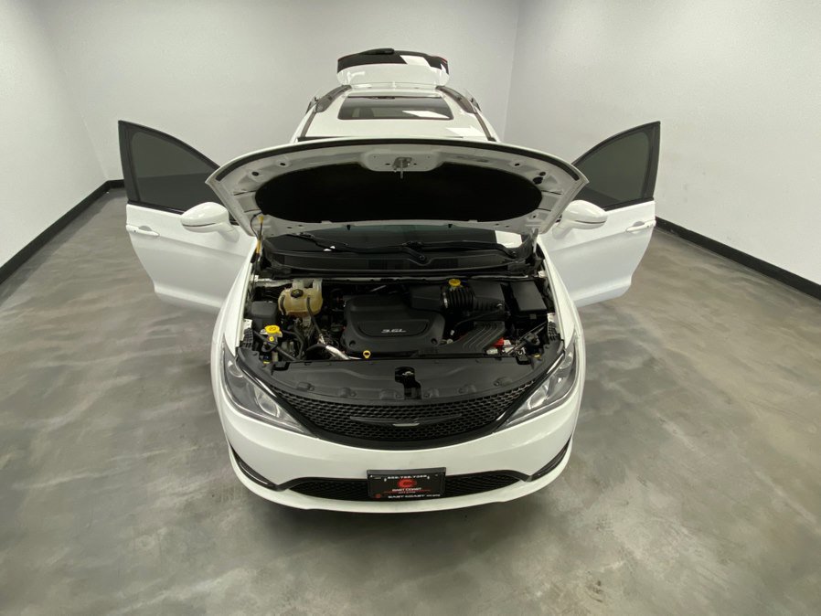 Used 2018 Chrysler Pacifica Limited w/ S Appearance Package FWD image 57