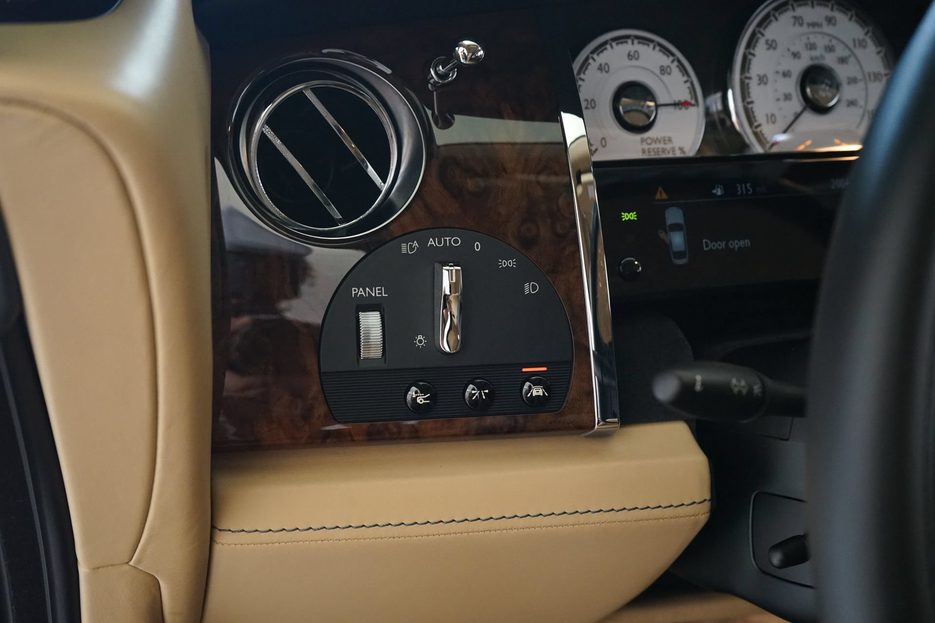 Used 2019 Rolls-Royce Wraith RWD image 28