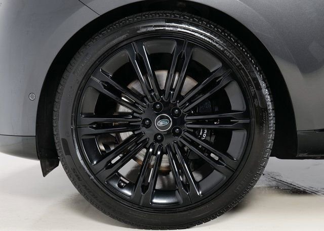 Used 2025 Land Rover Range Rover SE image 9