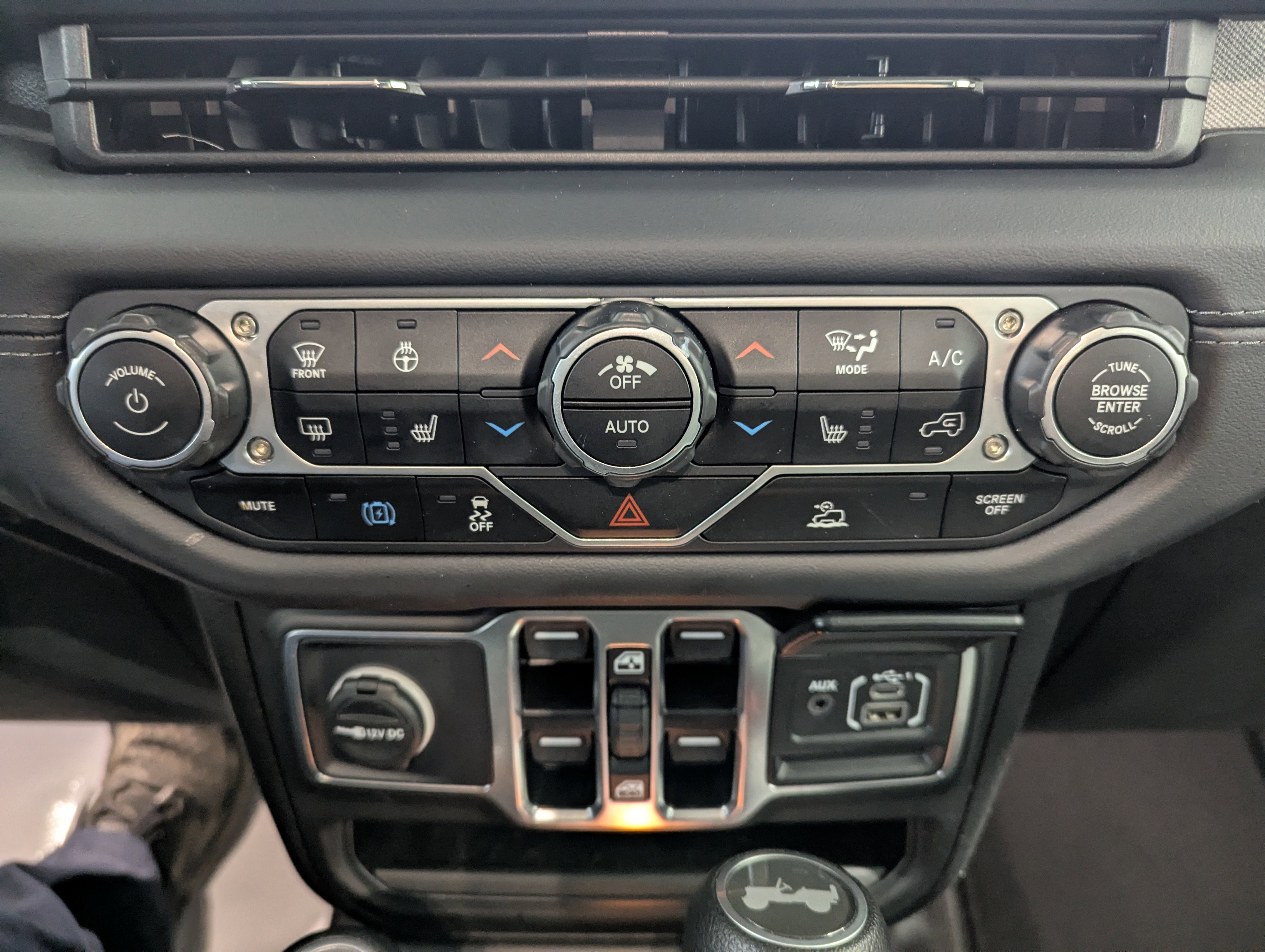 Used 2025 Jeep Wrangler Unlimited Sahara image 20