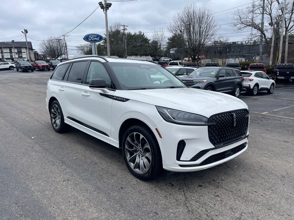 Used 2025 Lincoln Aviator AWD w/ Jet Appearance Package image 8