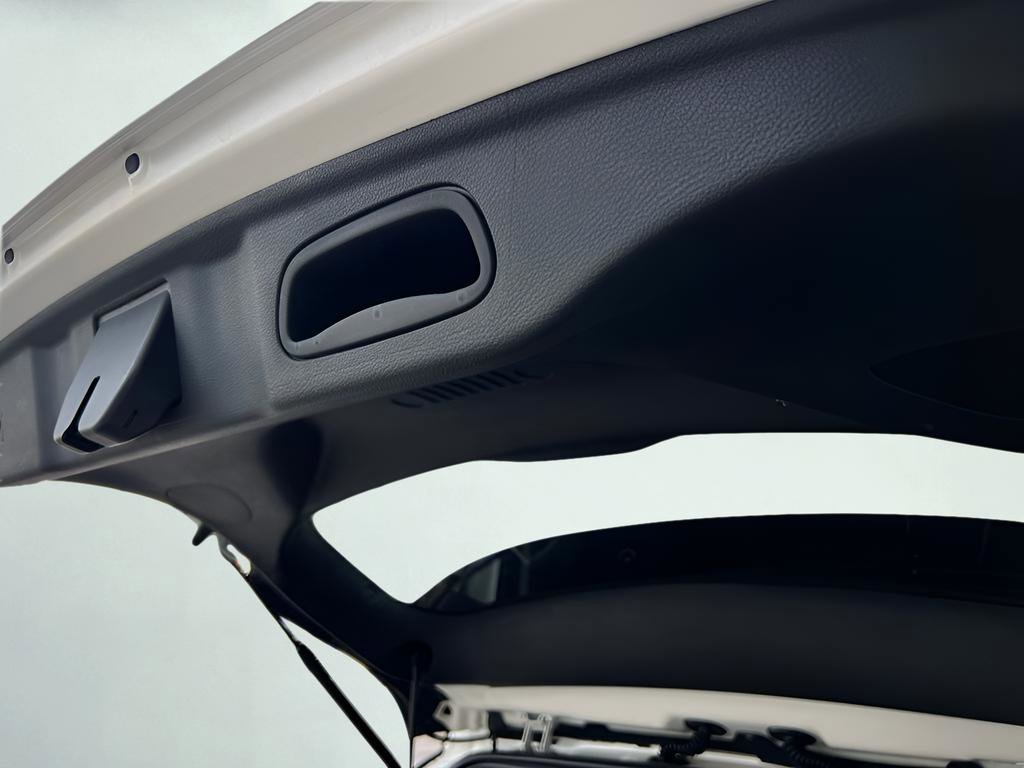 Used 2018 Jeep Compass Limited w/ Safe & Security Group FWD image 24
