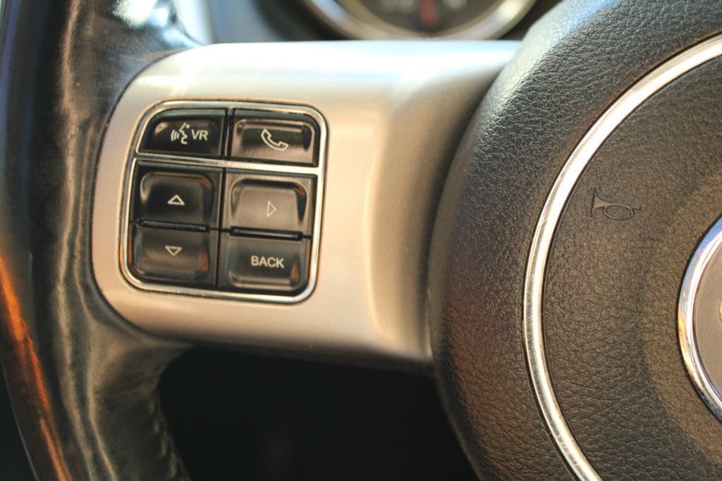 Used 2013 Jeep Grand Cherokee Overland RWD image 25