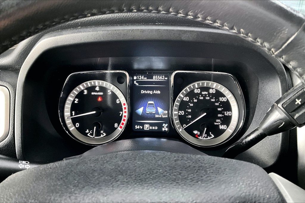 Used 2017 Nissan Titan SL AWD/4WD image 13