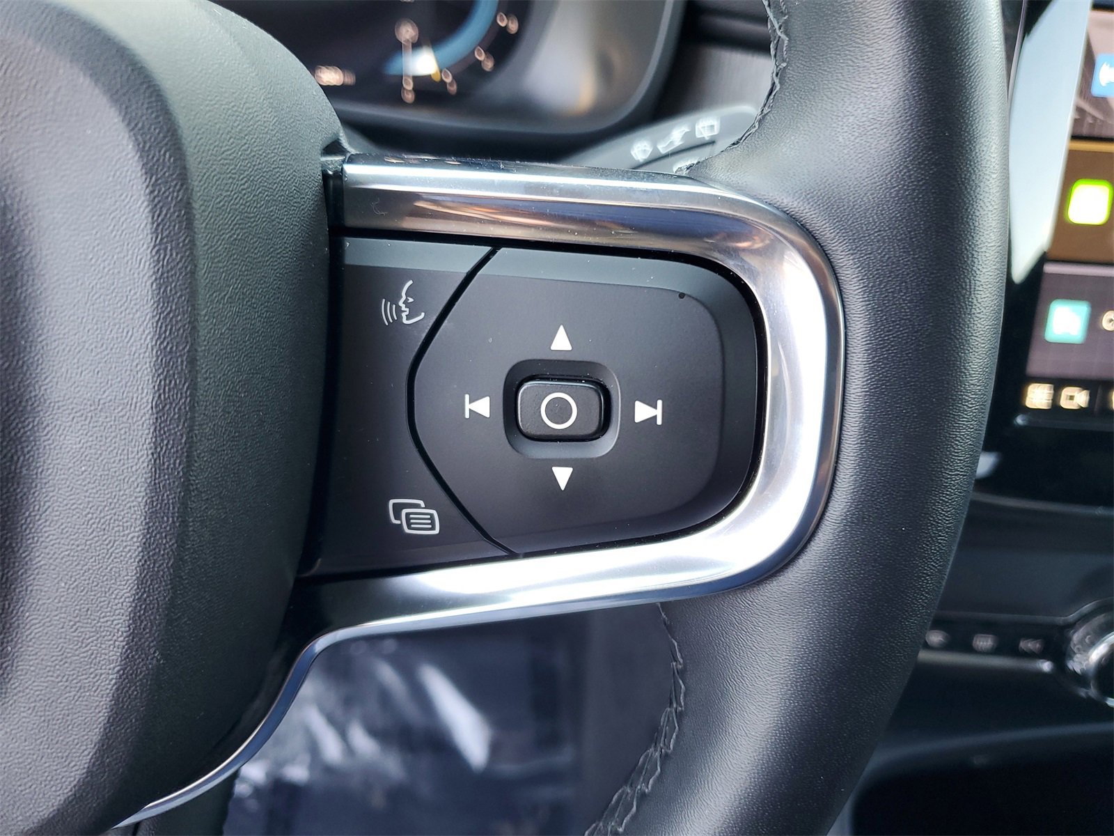 Used 2023 Volvo XC40 B5 Plus w/ Driver Assist Package image 13