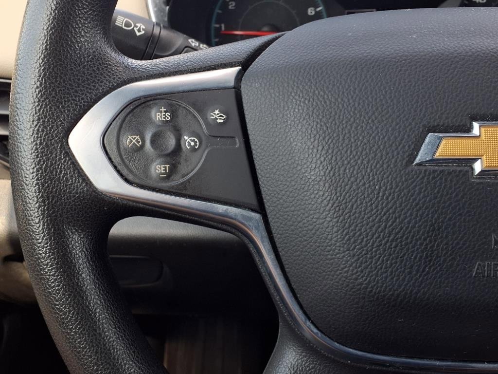 Used 2022 Chevrolet Traverse LS image 16