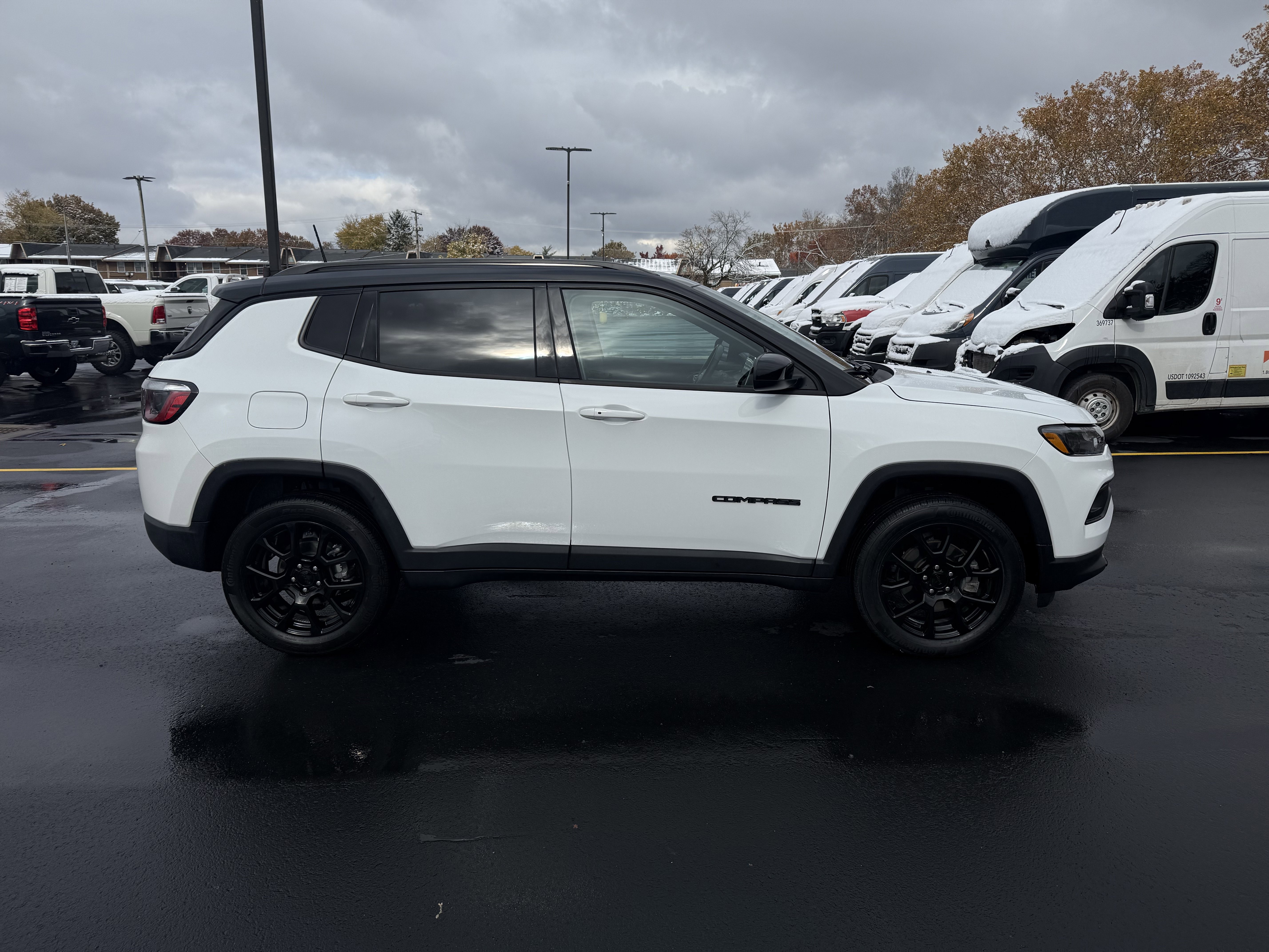 Used 2022 Jeep Compass Altitude w/ Sun and Sound Group image 9