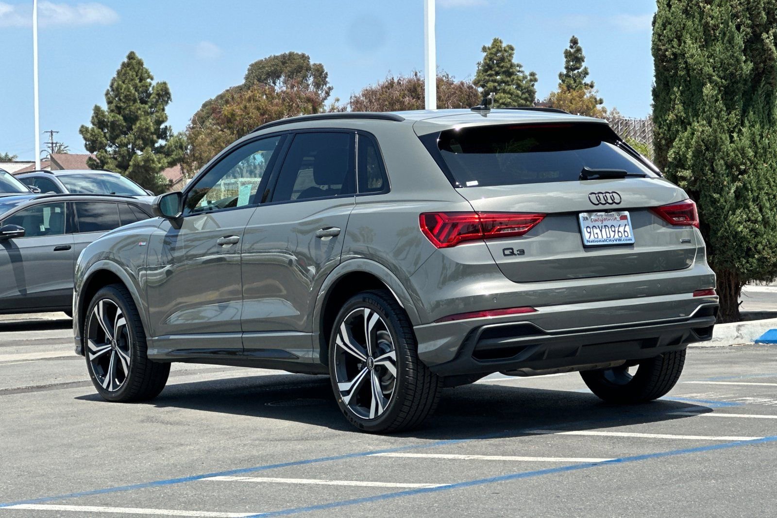 Used 2023 Audi Q3 2.0T Premium Plus w/ Premium Plus Package AWD/4WD image 6