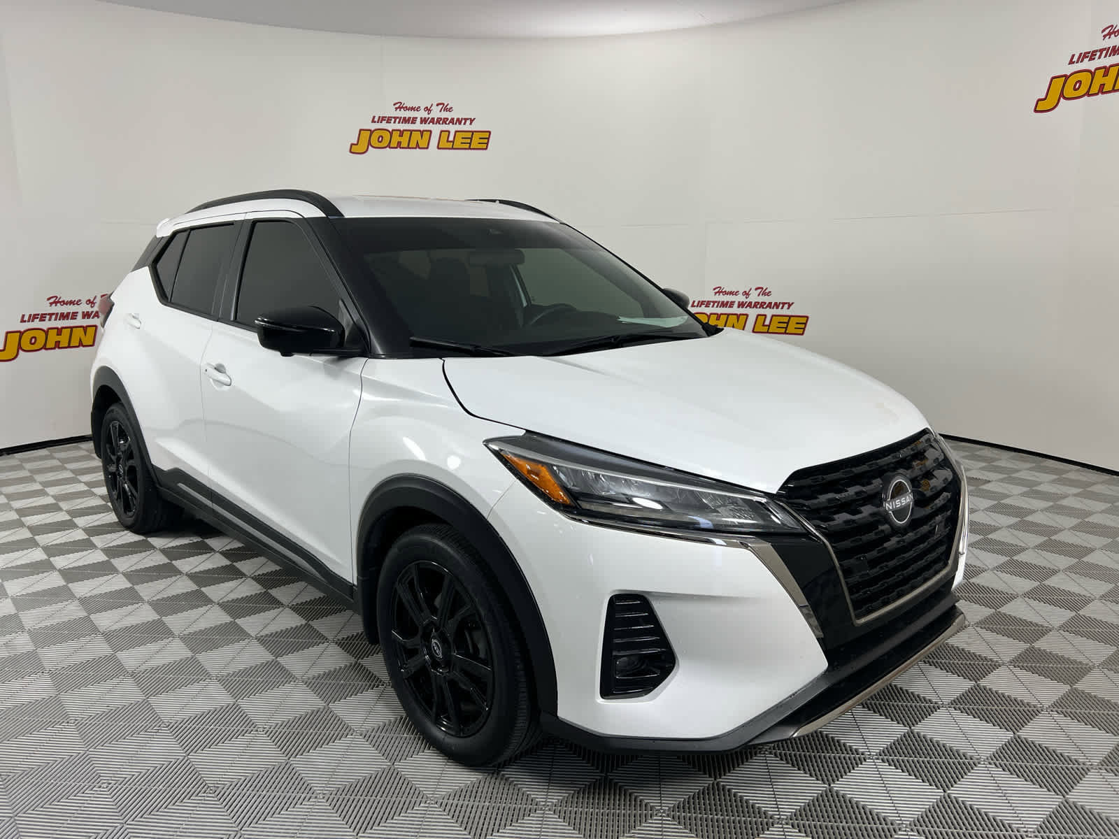 Used 2024 Nissan Kicks SR image 8