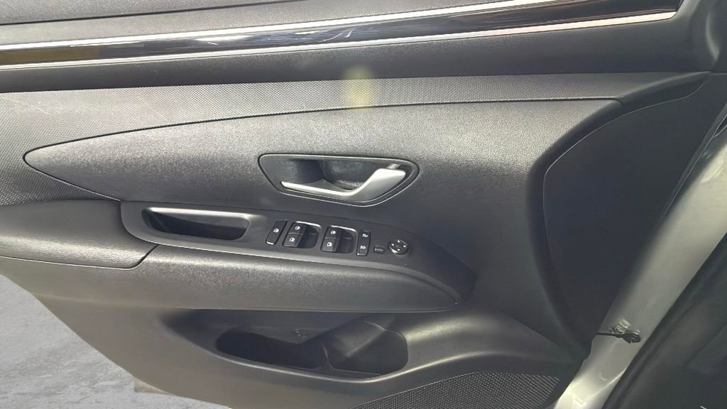 Used 2023 Hyundai Tucson SE image 24