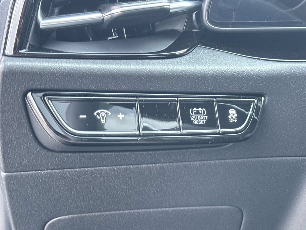 Used 2025 Kia Niro EX Touring FWD image 16