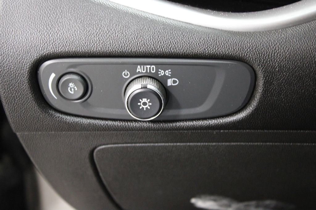 Used 2023 Chevrolet Malibu LT image 37