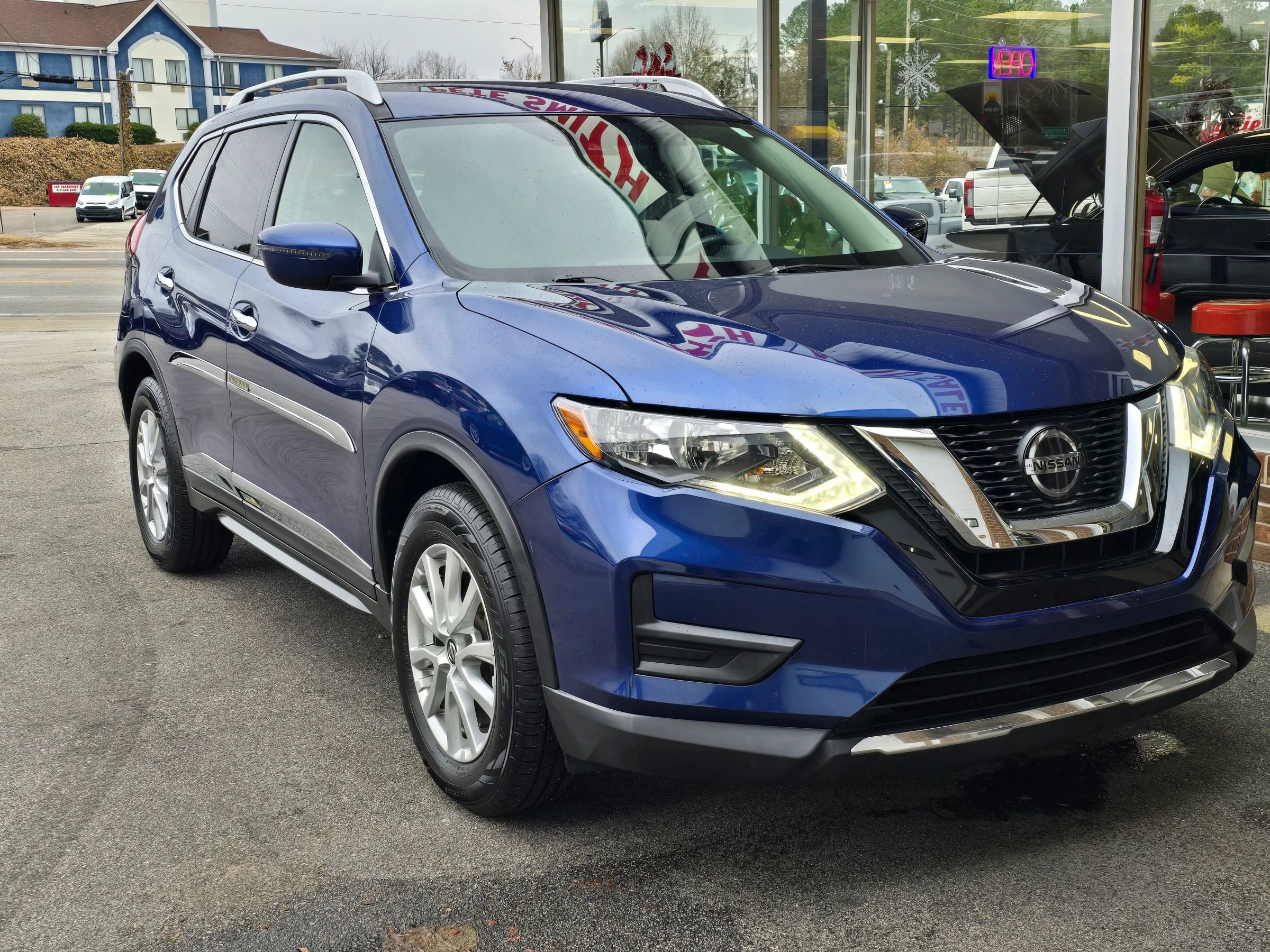 Used 2020 Nissan Rogue SV image 6