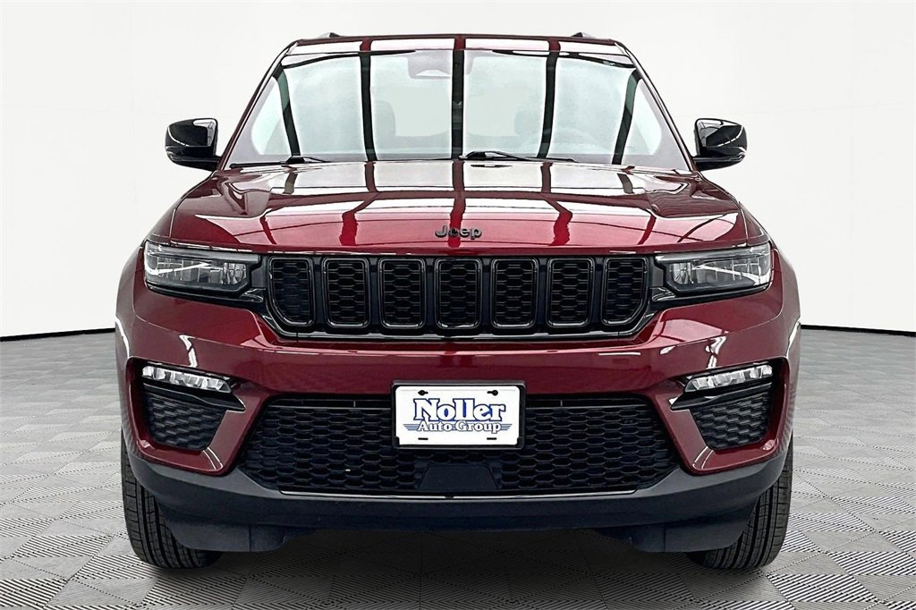 Used 2023 Jeep Grand Cherokee Limited w/ Black Appearance Package image 3