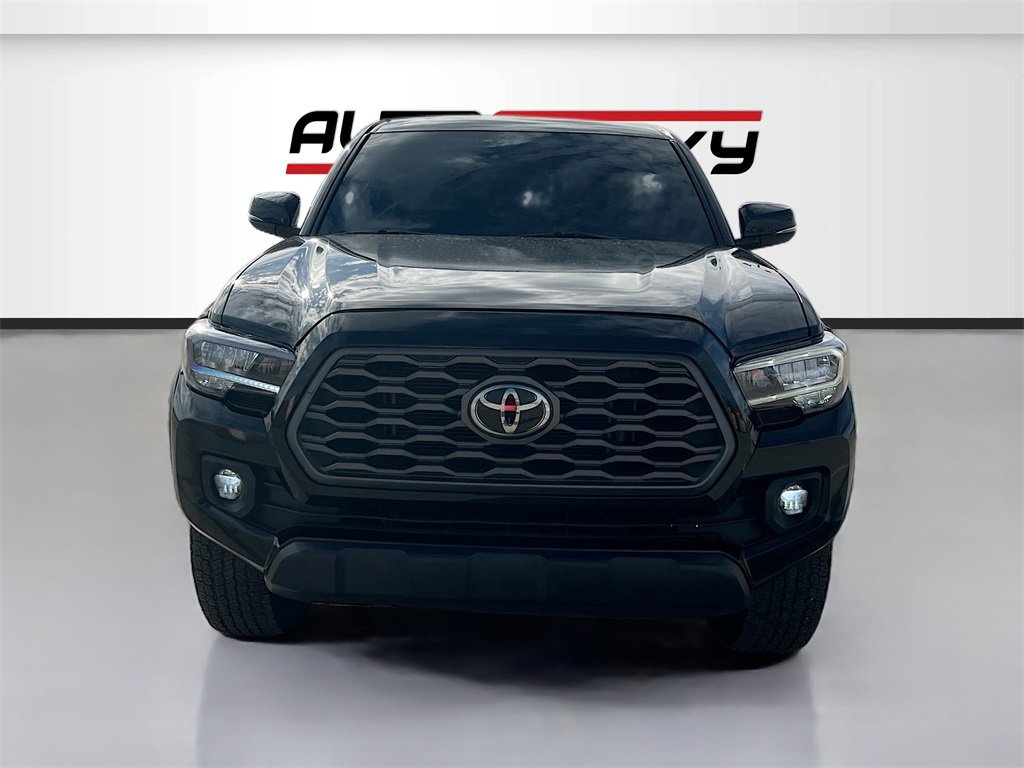 Used 2022 Toyota Tacoma TRD Off-Road image 2
