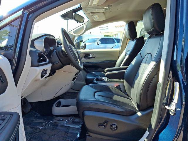 Certified 2023 Chrysler Pacifica Touring-L FWD image 14