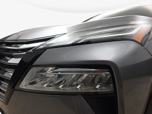 Used 2025 Nissan Rogue Platinum w/ Tech Package FWD image 32