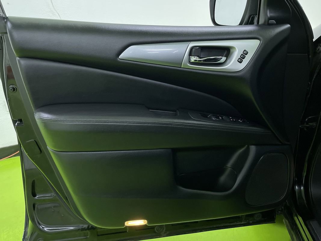 Used 2019 Nissan Pathfinder SL image 16