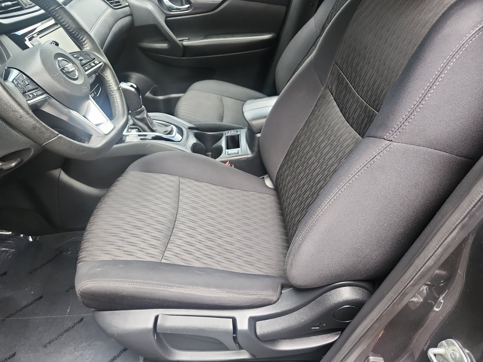 Used 2019 Nissan Rogue S w/ Special Edition Package FWD image 9