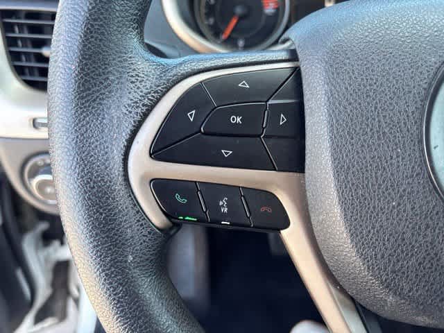 Used 2018 Jeep Cherokee Latitude FWD image 11