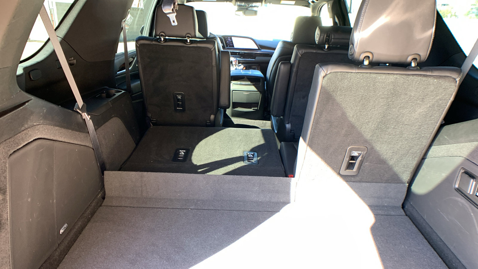 Used 2022 Cadillac Escalade Luxury image 30