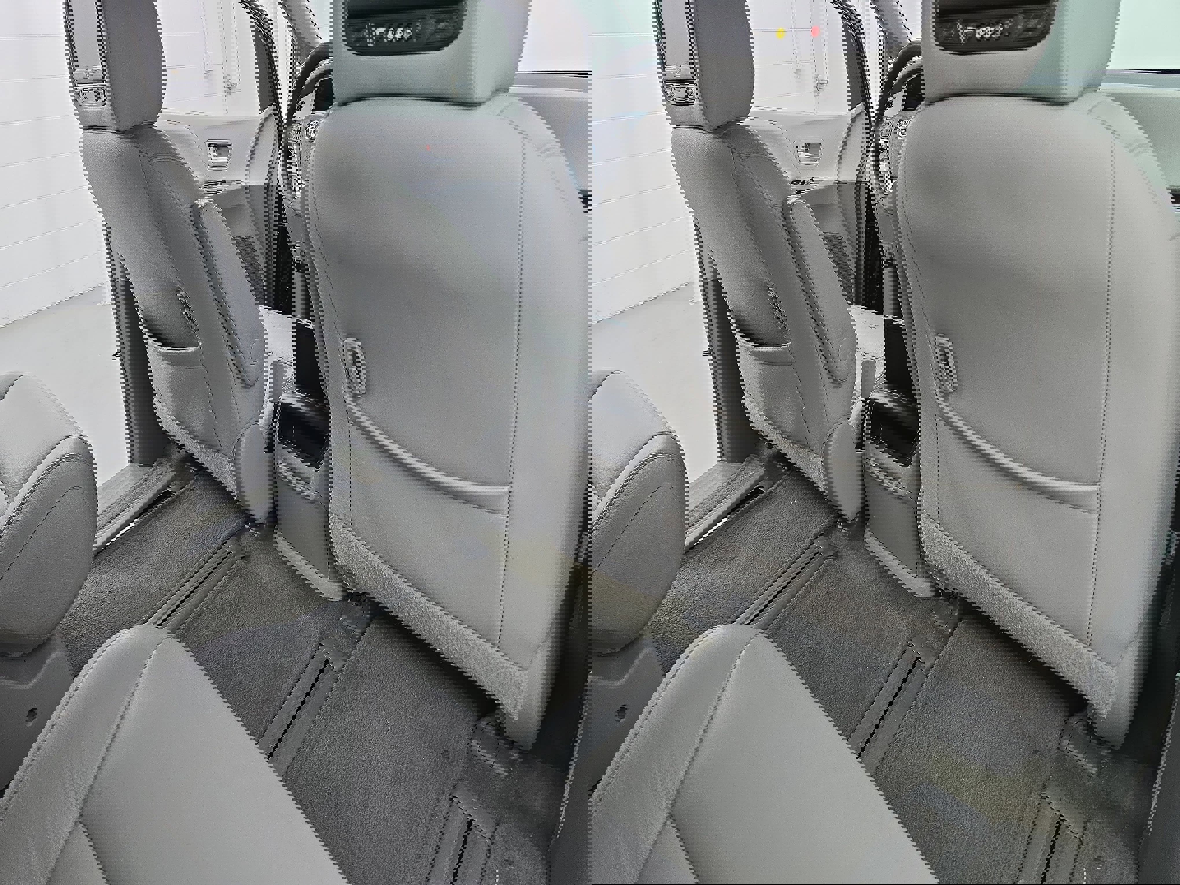 Used 2015 Toyota Sienna XLE image 11