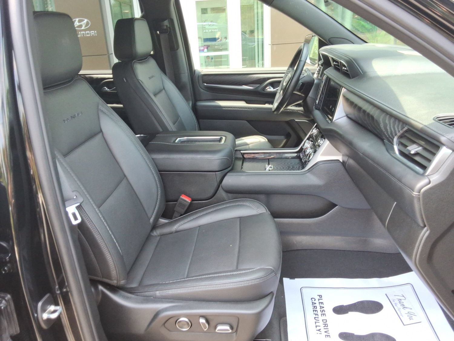 Used 2024 GMC Yukon XL Denali AWD/4WD image 37