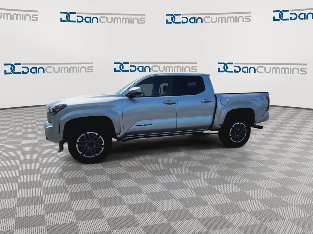 Used 2024 Toyota Tacoma TRD Sport AWD/4WD image 5